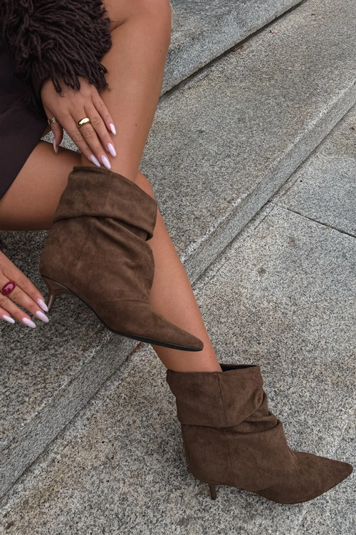 Wsuwane Botki Typu Slouchy Na Obcasie Khaki Loralia